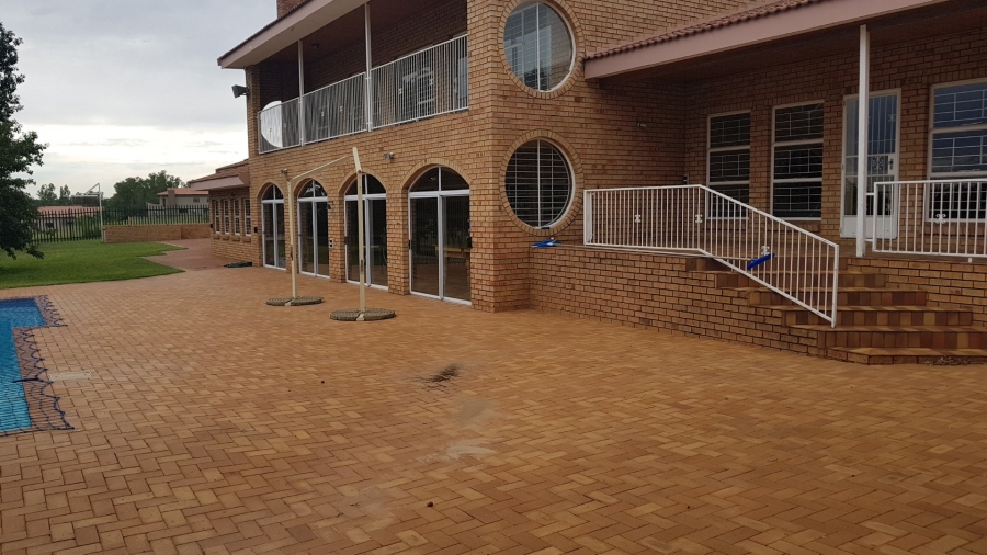5 Bedroom Property for Sale in Sasolburg Rural Free State